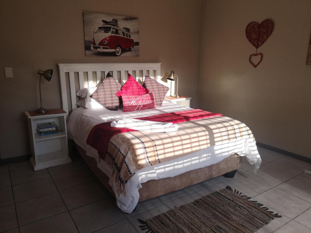 Mackenzies Accommodation อีสต์ลอนดอน ภายนอก รูปภาพ