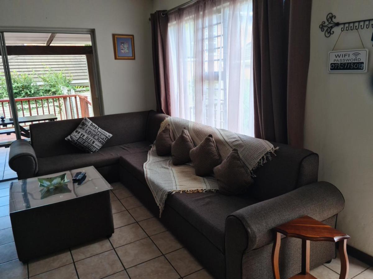 Mackenzies Accommodation อีสต์ลอนดอน ภายนอก รูปภาพ
