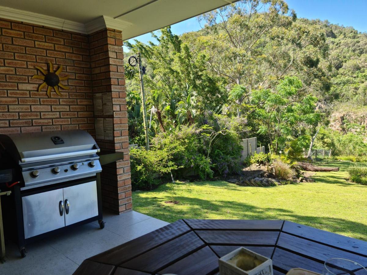 Mackenzies Accommodation อีสต์ลอนดอน ภายนอก รูปภาพ