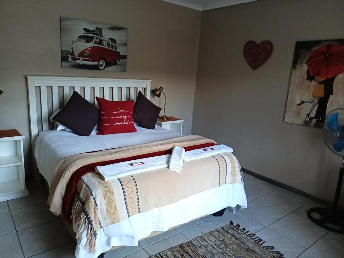 Mackenzies Accommodation อีสต์ลอนดอน ภายนอก รูปภาพ