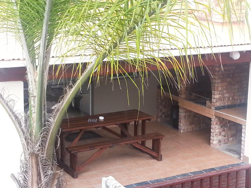 Mackenzies Accommodation อีสต์ลอนดอน ภายนอก รูปภาพ