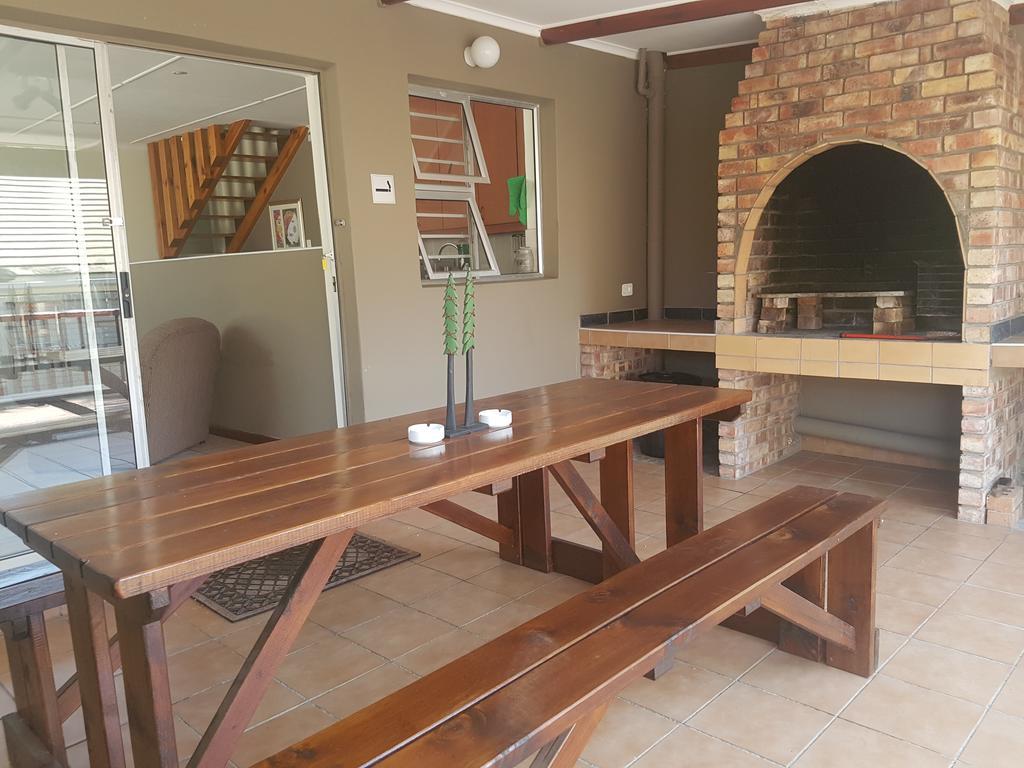 Mackenzies Accommodation อีสต์ลอนดอน ภายนอก รูปภาพ