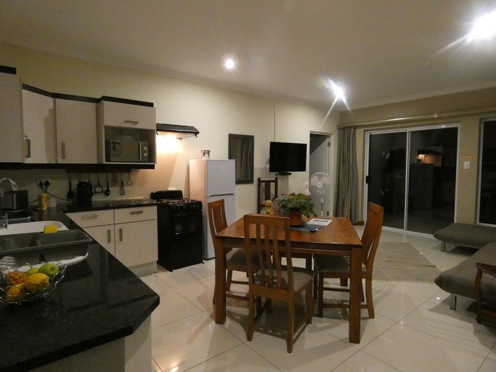 Mackenzies Accommodation อีสต์ลอนดอน ภายนอก รูปภาพ