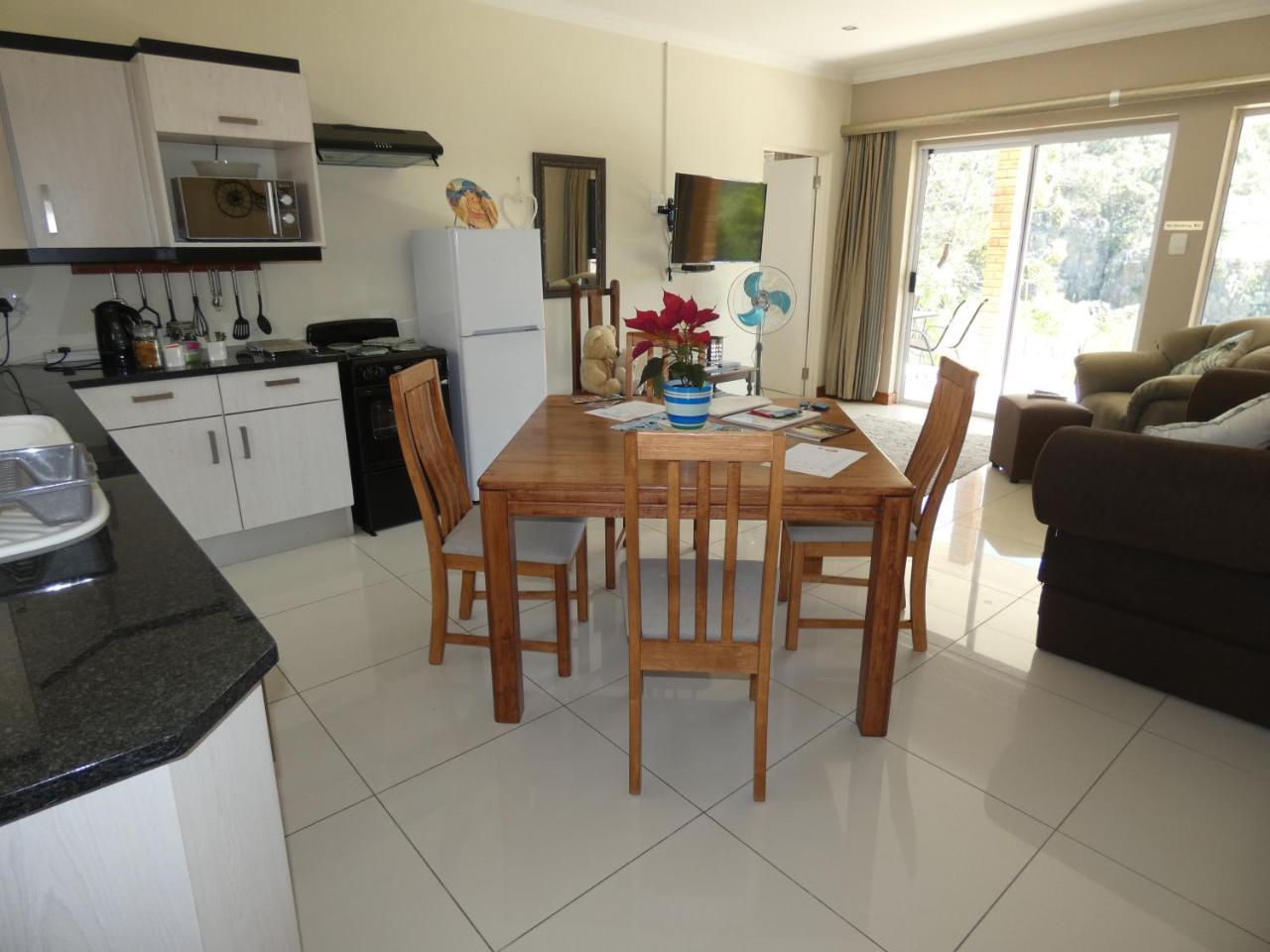 Mackenzies Accommodation อีสต์ลอนดอน ภายนอก รูปภาพ